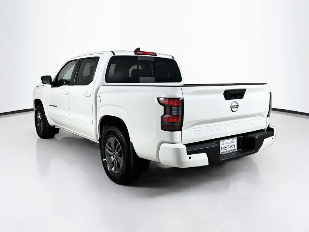 New 2027 Glacier White Nissan SV image 5