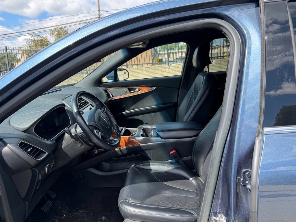 Used 2019 Blue Lincoln Select image 7