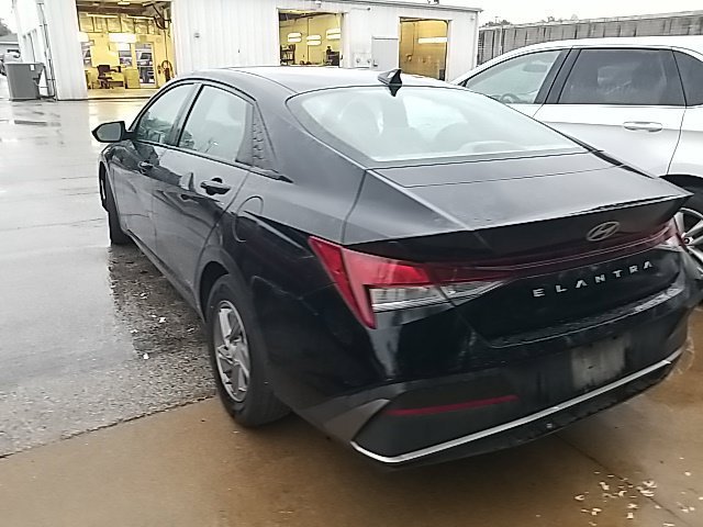 Used 2025 Black Hyundai SE image 17