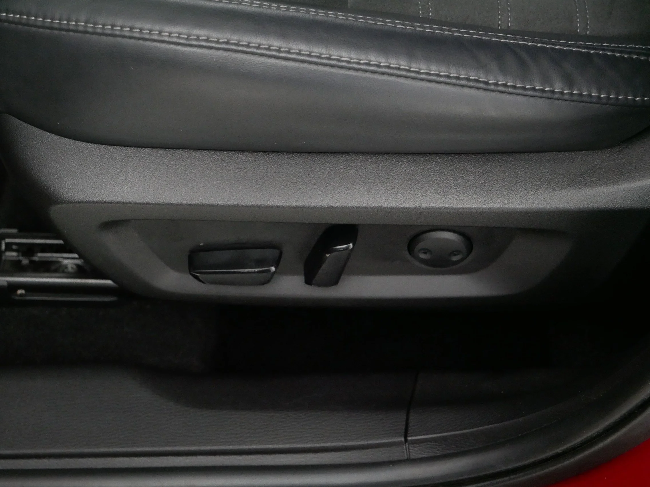 Used 2022 Red Diamond Mitsubishi SE image 20