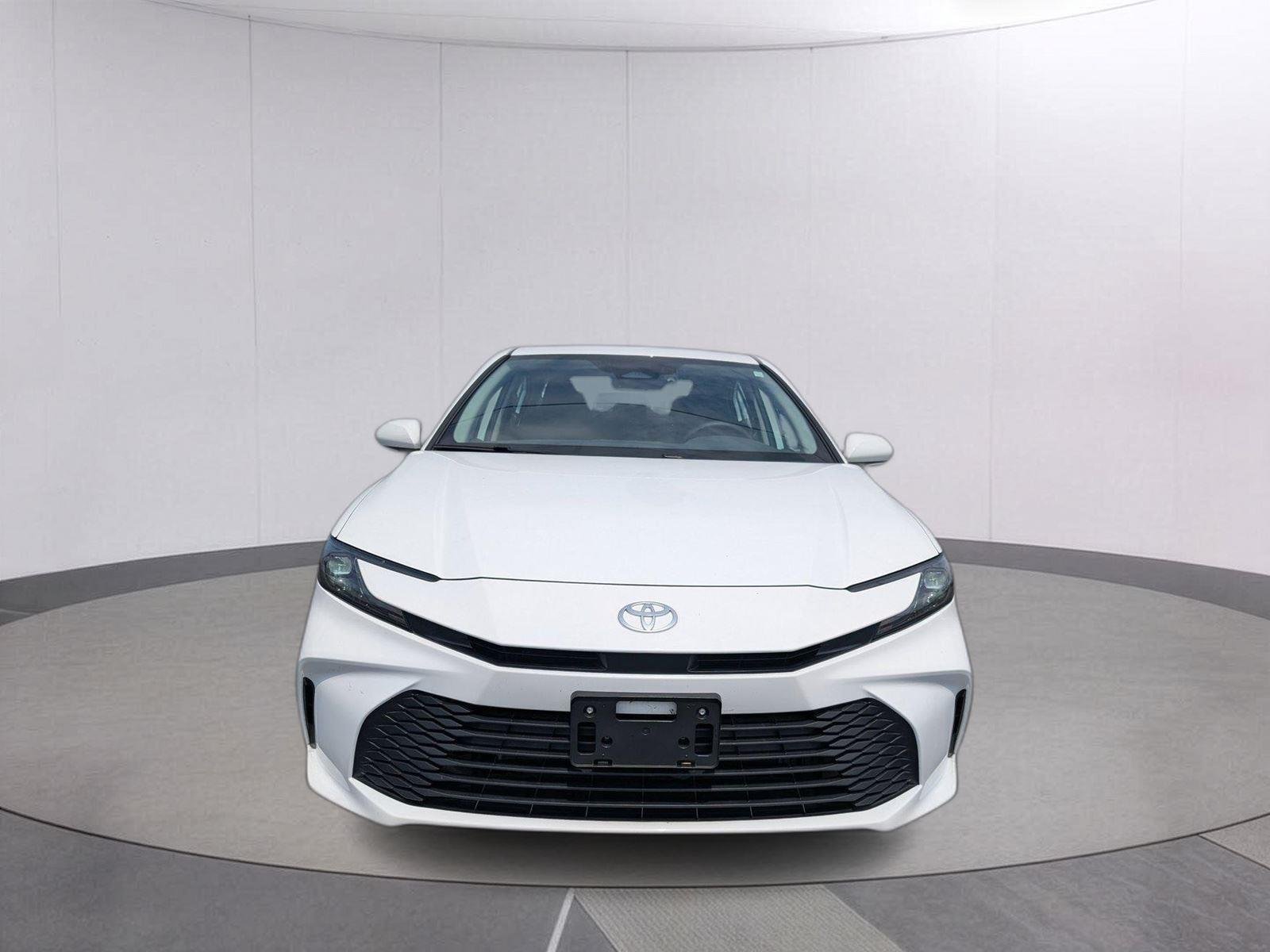 Used 2025 Ice Cap Toyota LE image 8