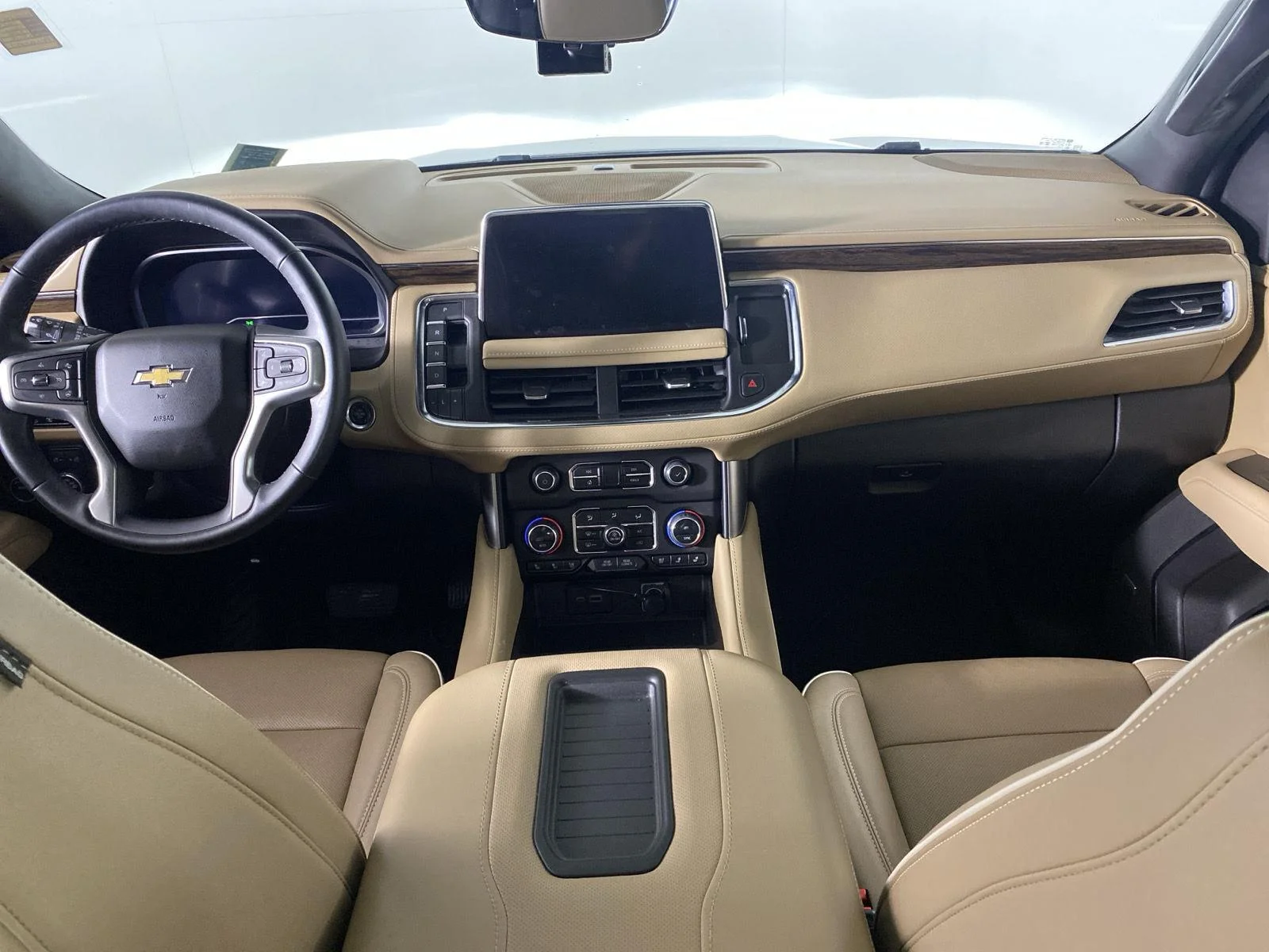Used 2023 Iridescent Pearl Tricoat Chevrolet Premier image 28