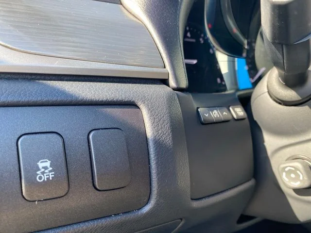 Used 2015 White Lexus 350 image 18