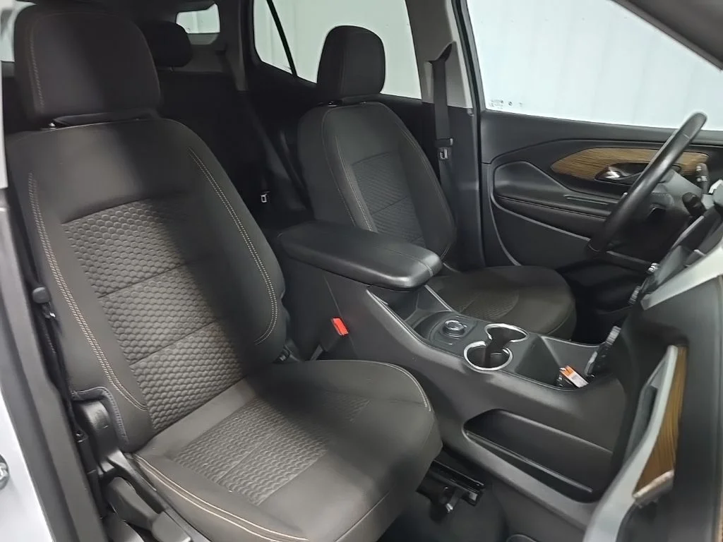 Used 2021 White GMC SLE image 14
