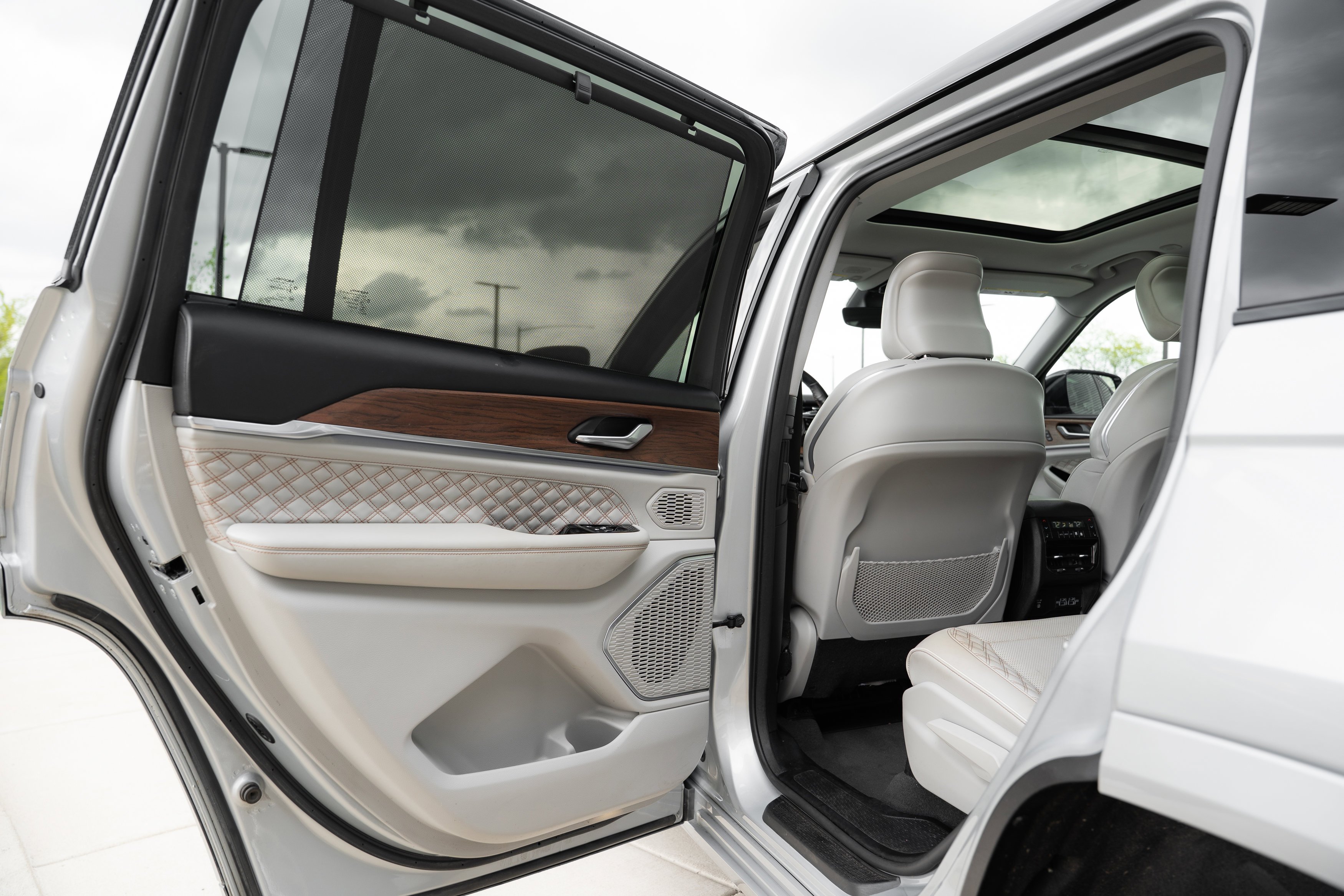 Used 2021 Silver Zynith Jeep Summit image 30