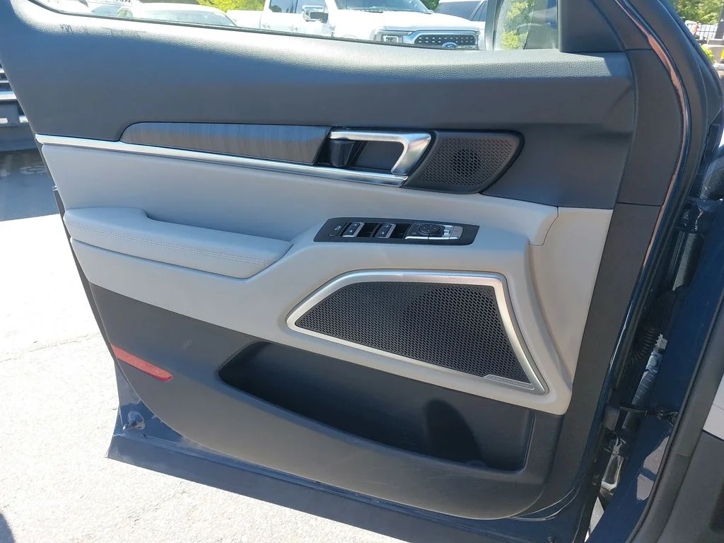 Used 2023 Black Kia EX image 26