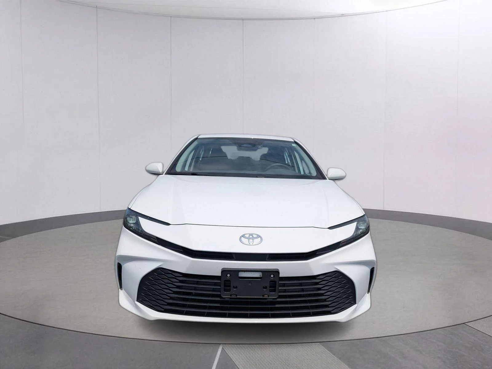 Used 2025 Ice Cap Toyota LE image 8