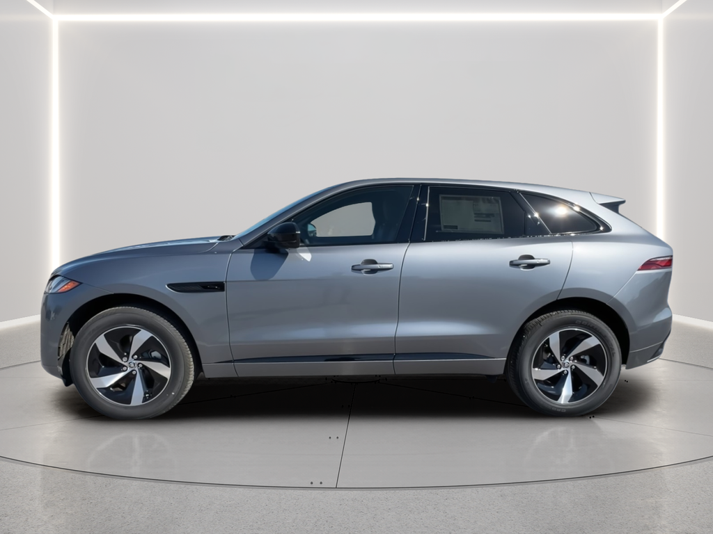 Used 2025  Jaguar P400 R-Dynamic S image 2
