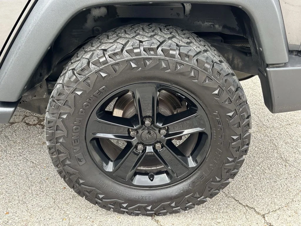 Used 2018 Gray Jeep Unlimited Sport image 10