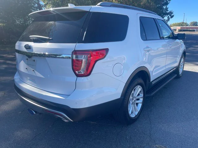 Used 2017 White Ford XLT image 5