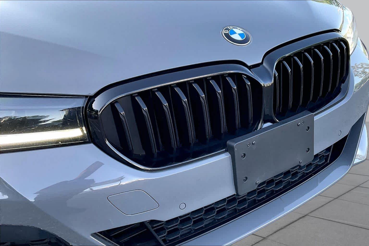 Used 2021 Bernina Grey Amber Effect Metallic BMW 530i xDrive image 31