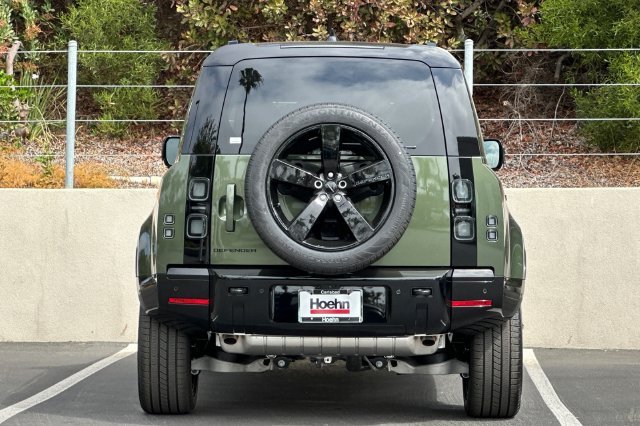 New 2026 Woolstone Green Land Rover X-Dynamic SE image 4