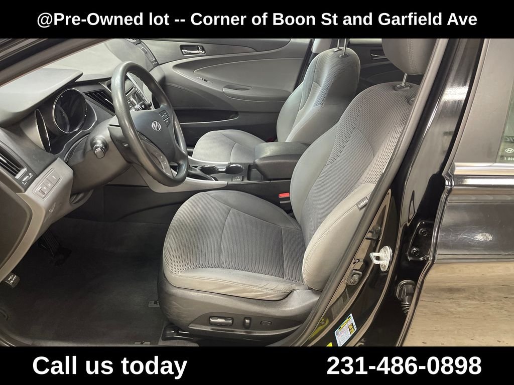 Used 2013 Black Hyundai GLS image 14