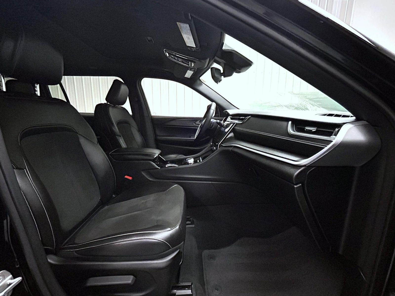 Used 2023 Black Jeep Altitude image 15