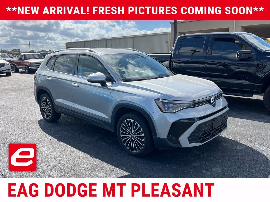 Used 2025  Volkswagen 1.5T SE image 1