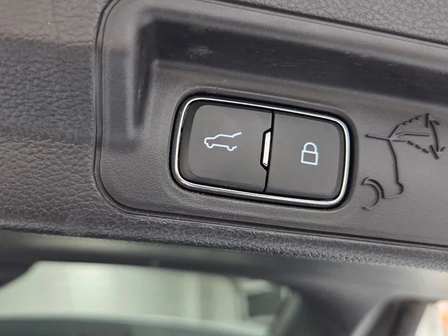 Used 2020 Silver Ford XLT image 14