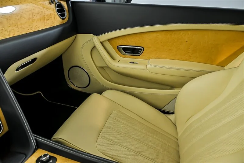 Used 2012 Blue Crystal Metallic Bentley GT image 33