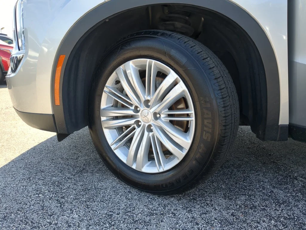 Used 2024 Silver Mitsubishi ES image 32