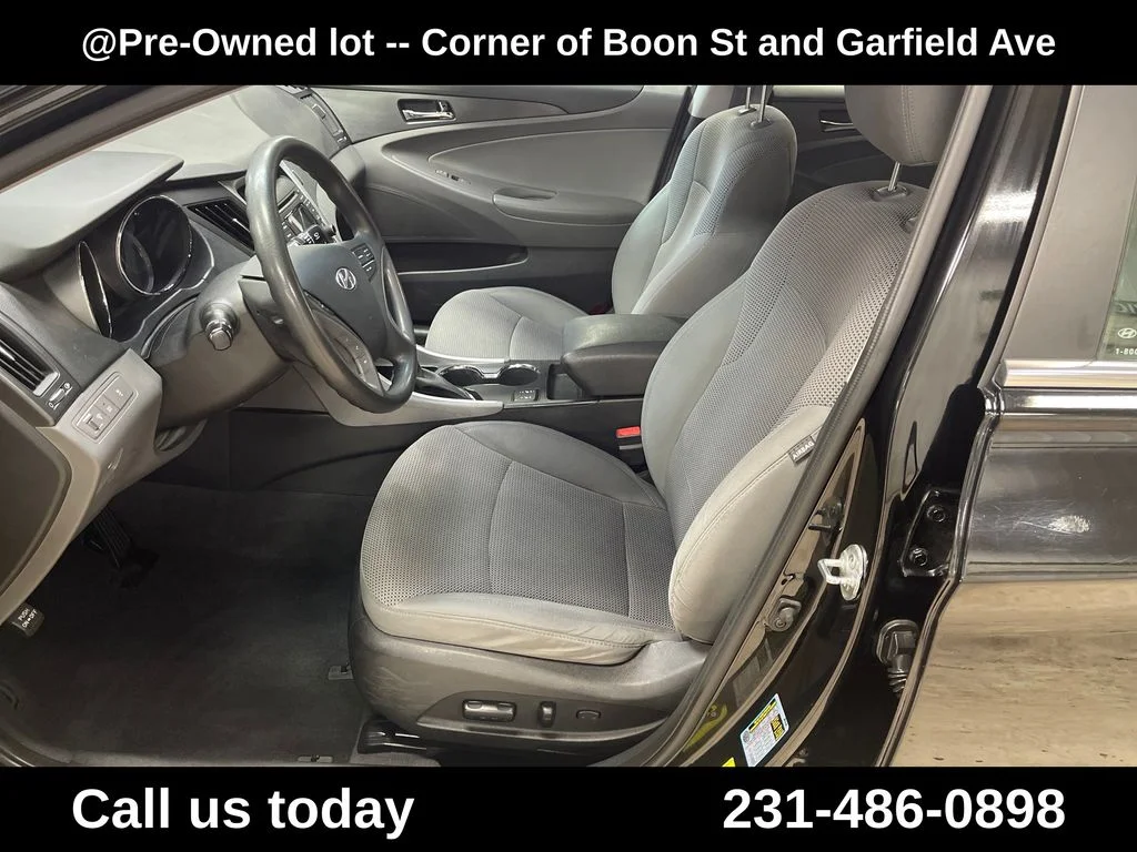 Used 2013 Black Hyundai GLS image 14