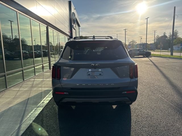 Used 2021 Everlasting Silver Kia S image 4