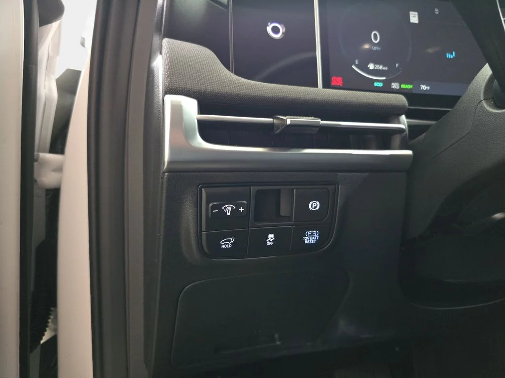 Used 2025 White Hyundai Limited image 27