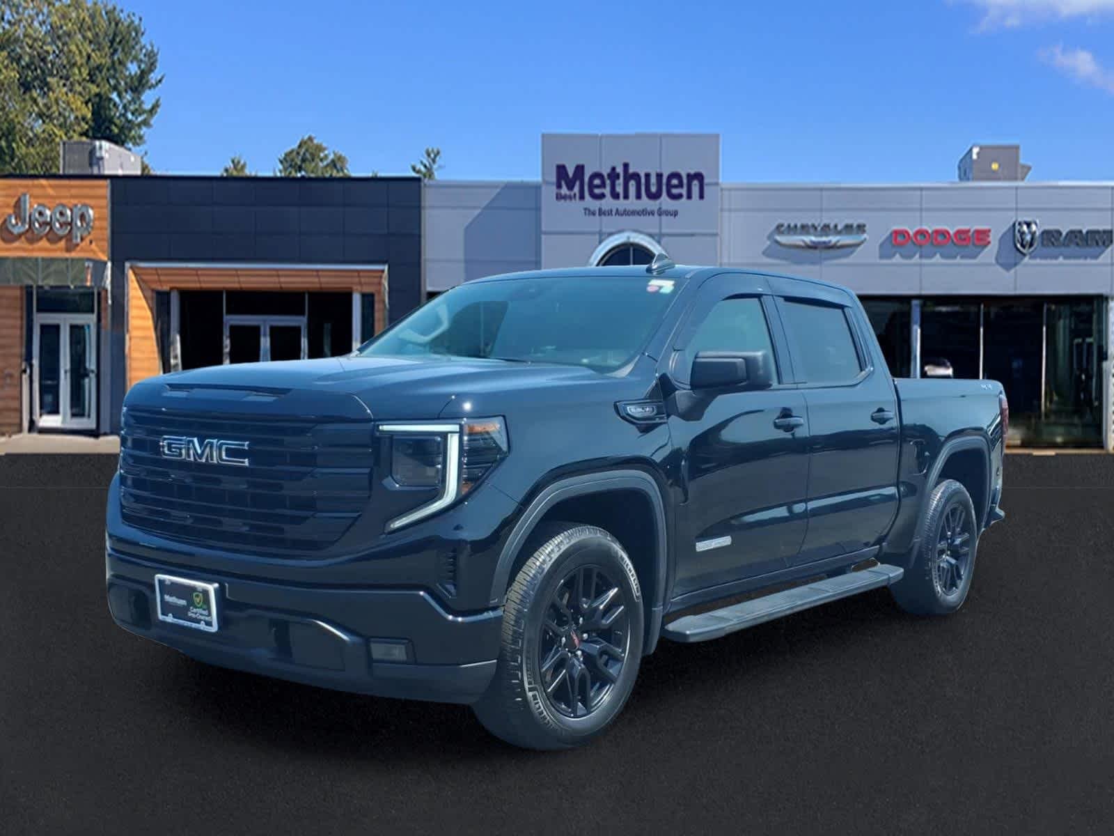 Used 2024 Onyx Black GMC Elevation image 9