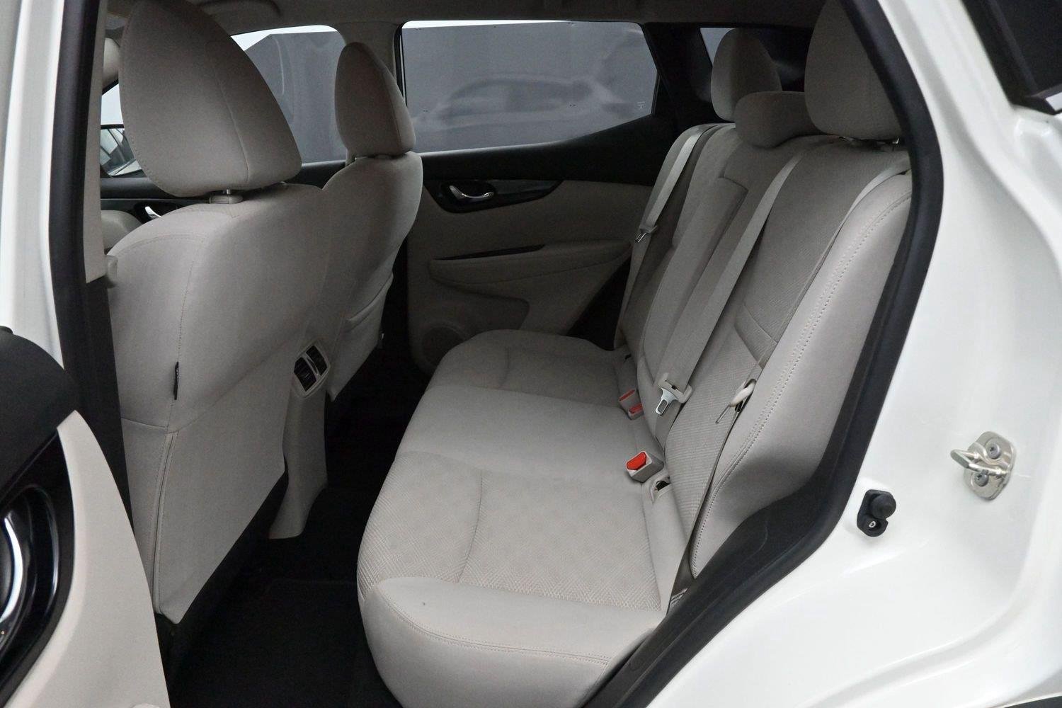 Used 2018 Pearl White Nissan SV image 27