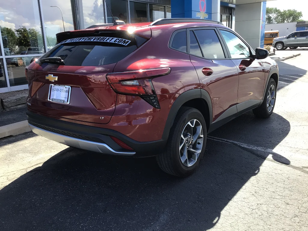 Used 2025 Crimson Metallic Chevrolet LT image 5