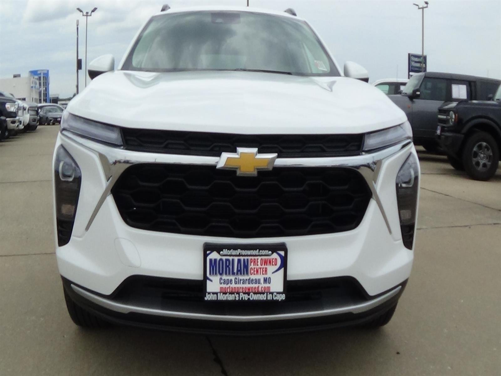 Used 2025 Summit White (gaz) Chevrolet LT image 3