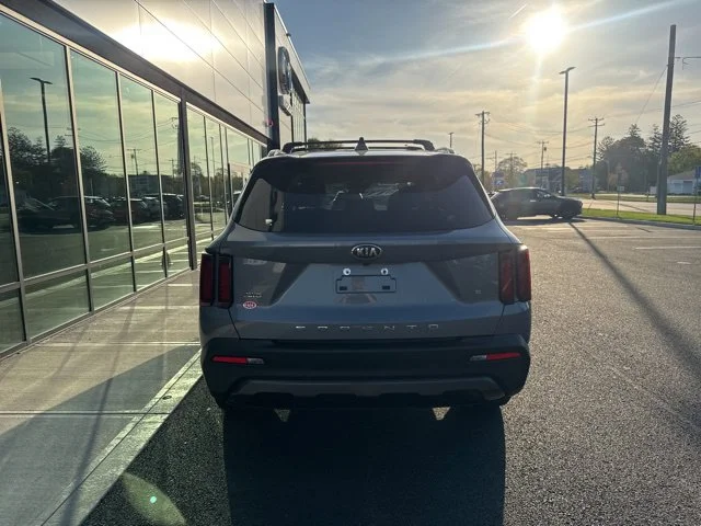 Used 2021 Silver Kia S image 4