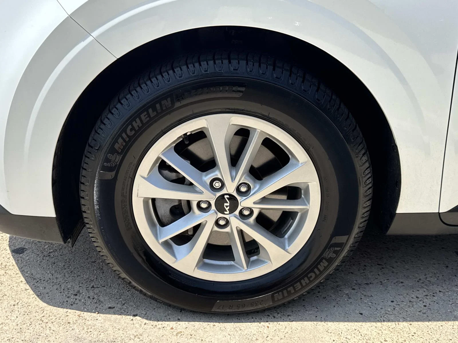 Used 2024 White Kia LX image 4