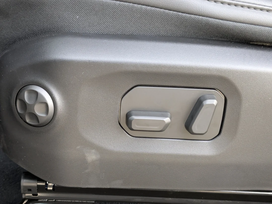 New 2026 Grey Jeep Rubicon - - 4x4 - Nappa Lthr - 3-Pc Hardtop - Safety Grp - 8- Spd Auto - Remote Start & More! image 14