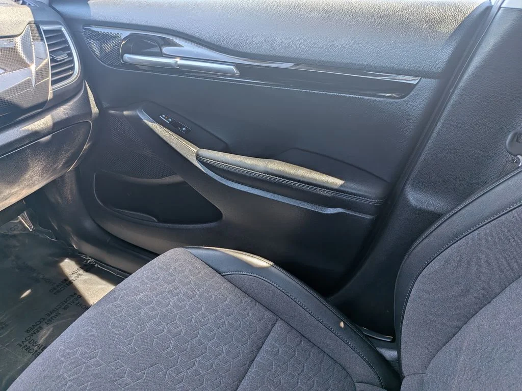 Used 2025 Snow White Pearl Kia S image 12