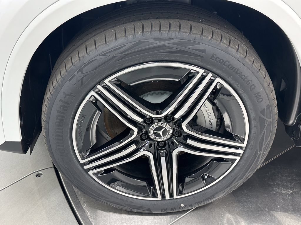 New 2026 MANUFAKTUR Moonlight White Metallic Mercedes-Benz GLC 300 image 13