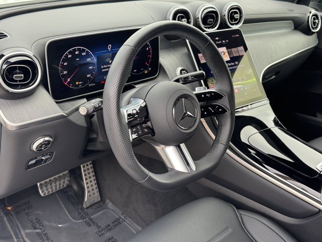 Certified Used 2025 Polar White Mercedes-Benz GLC 300 image 17