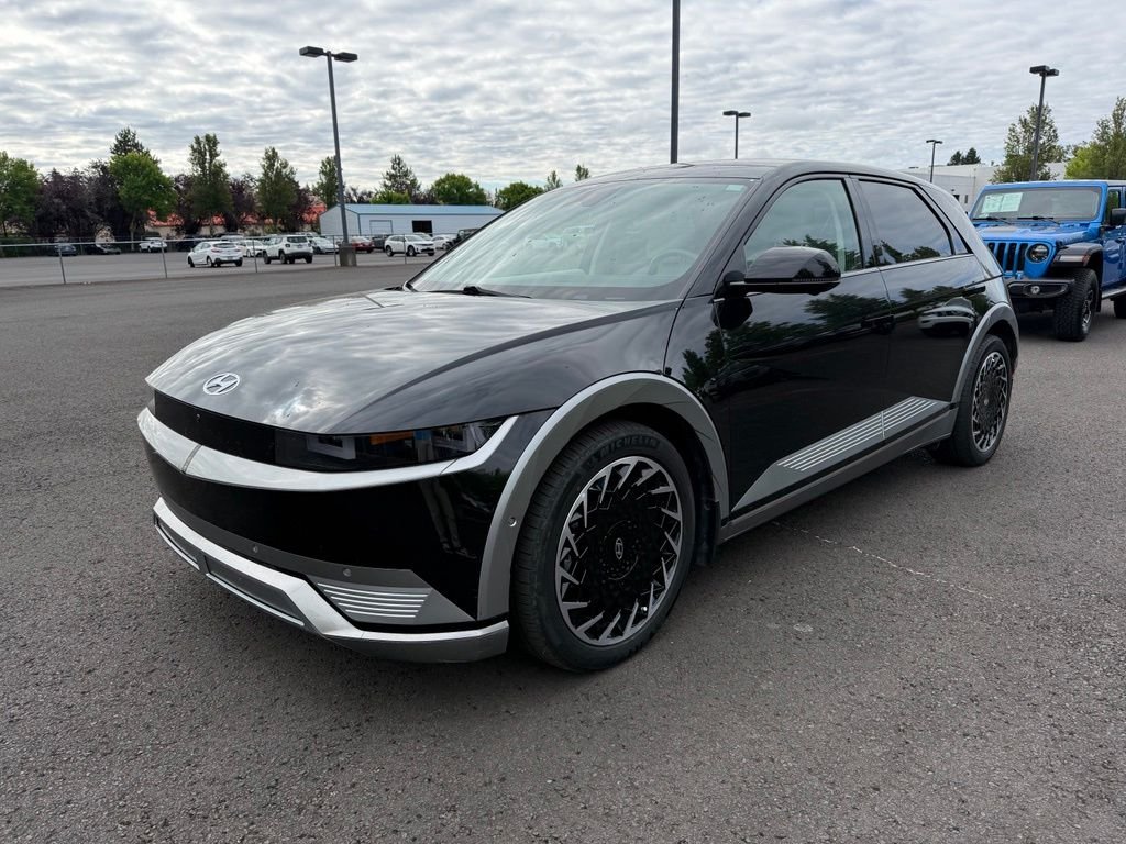 Used 2023 Abyss Black Hyundai Limited image 3