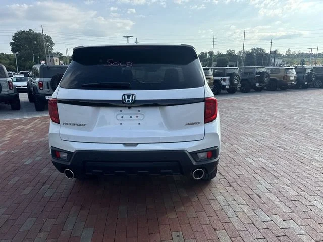 Used 2024 White Honda EX-L image 13