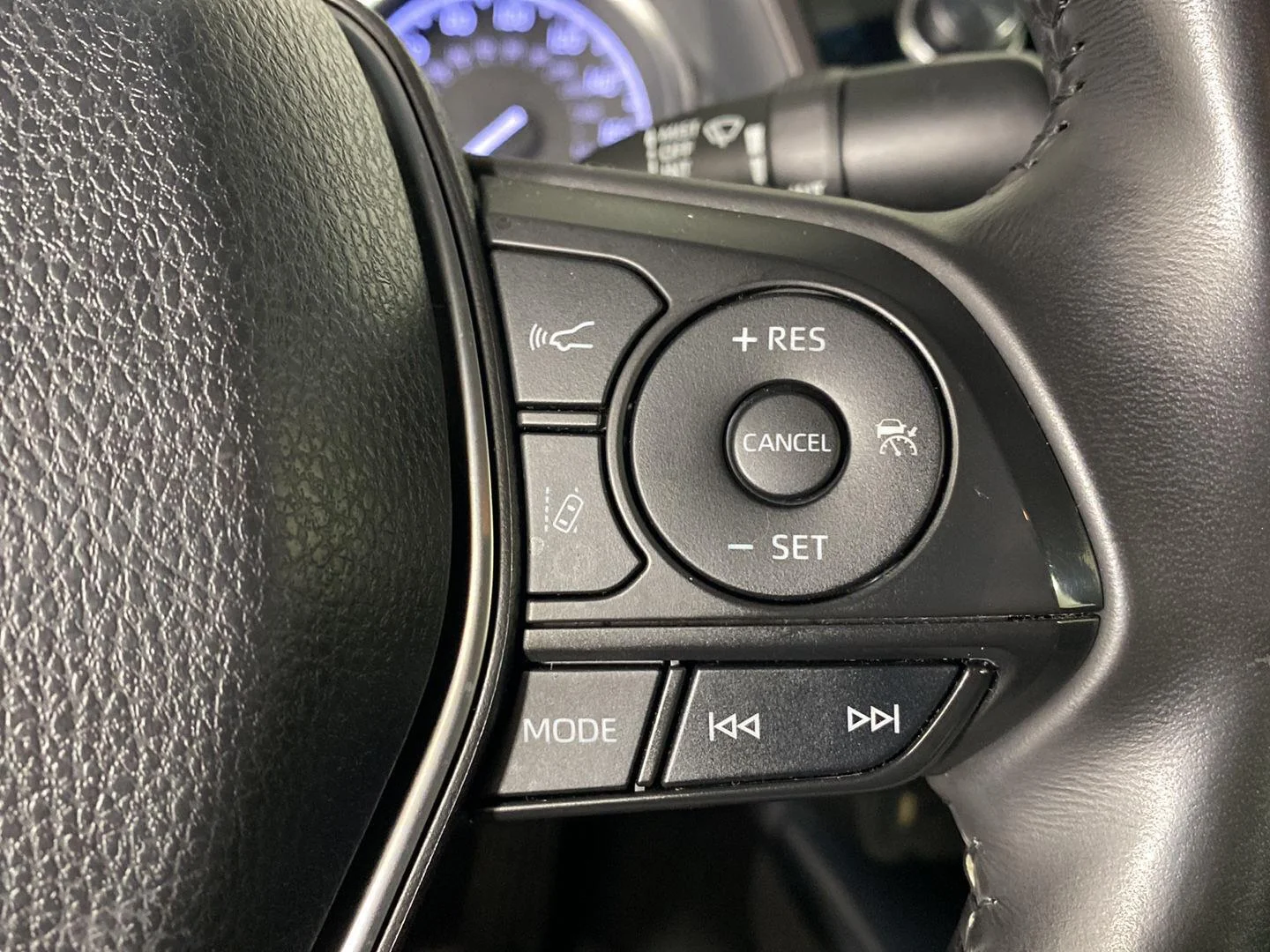 Used 2018 Midnight Black Metallic Toyota SE image 19