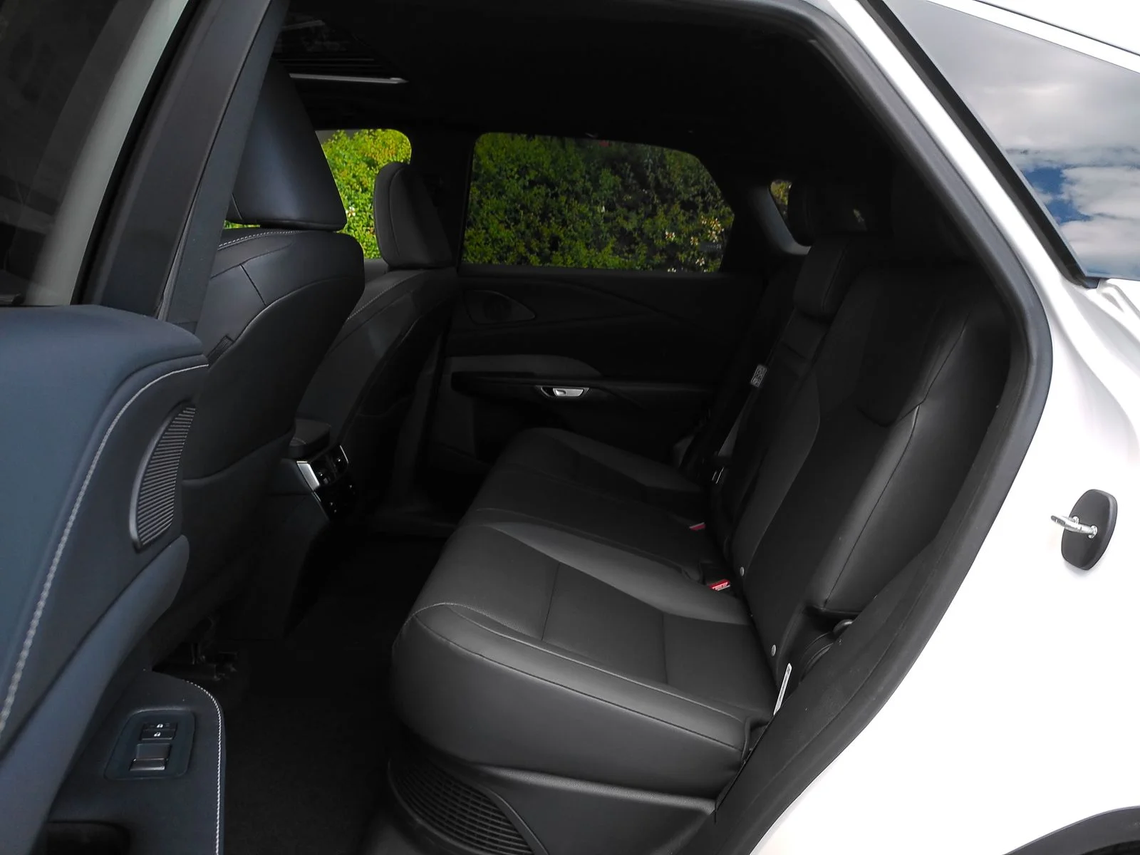 Used 2024 White Lexus 350h Premium image 7