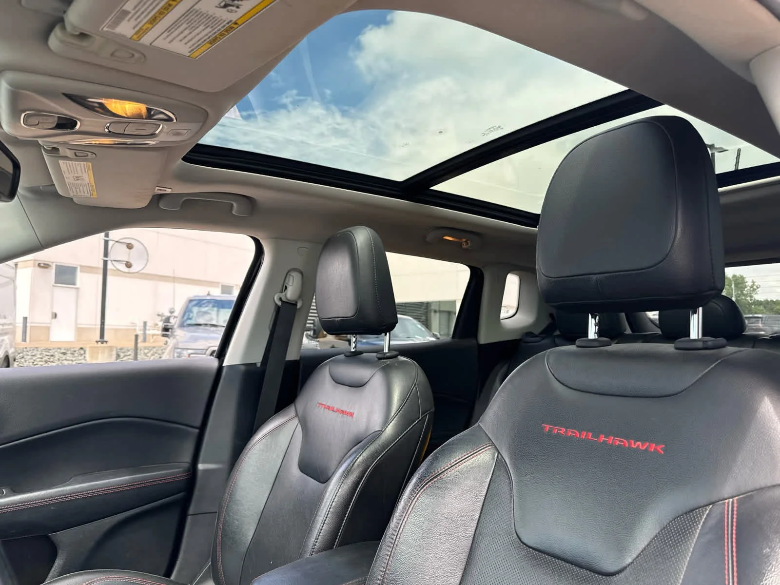 Used 2018 Diamond Black Crystal Pearlcoat Jeep Trailhawk image 9