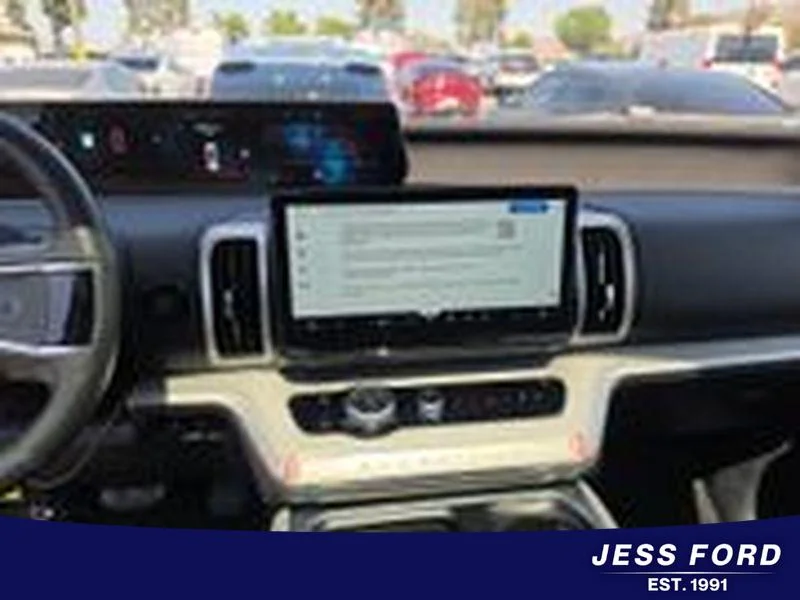 Used 2025 Oxford White Ford Active image 9
