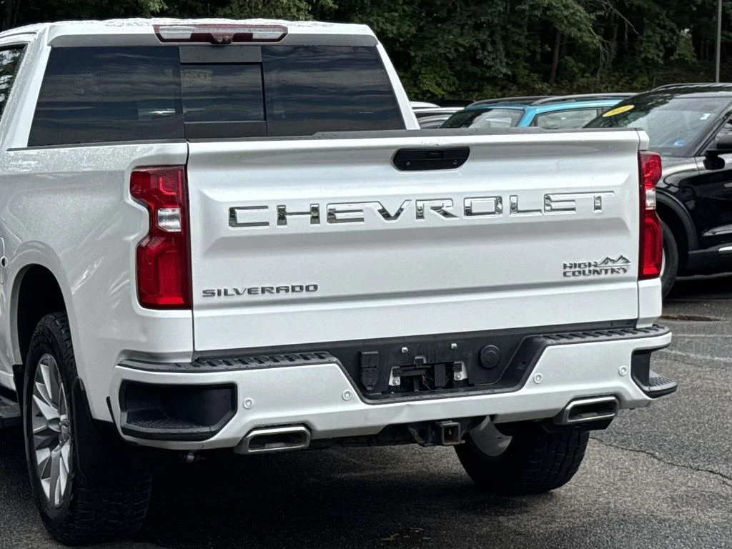Used 2020 Beige Chevrolet High Country image 10