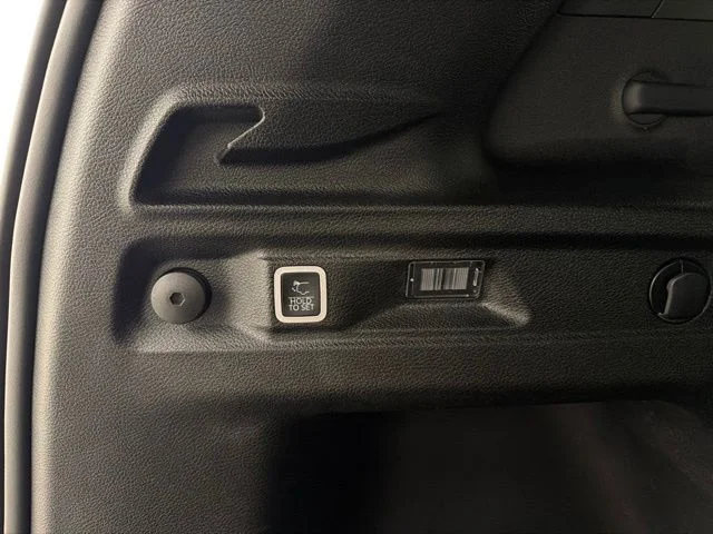 Used 2023 Black Jeep Altitude image 35
