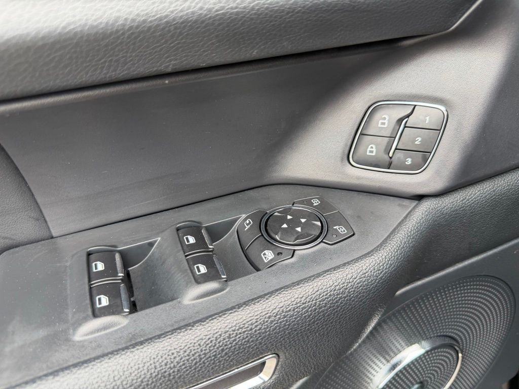 Used 2022 Black Ford Limited image 32