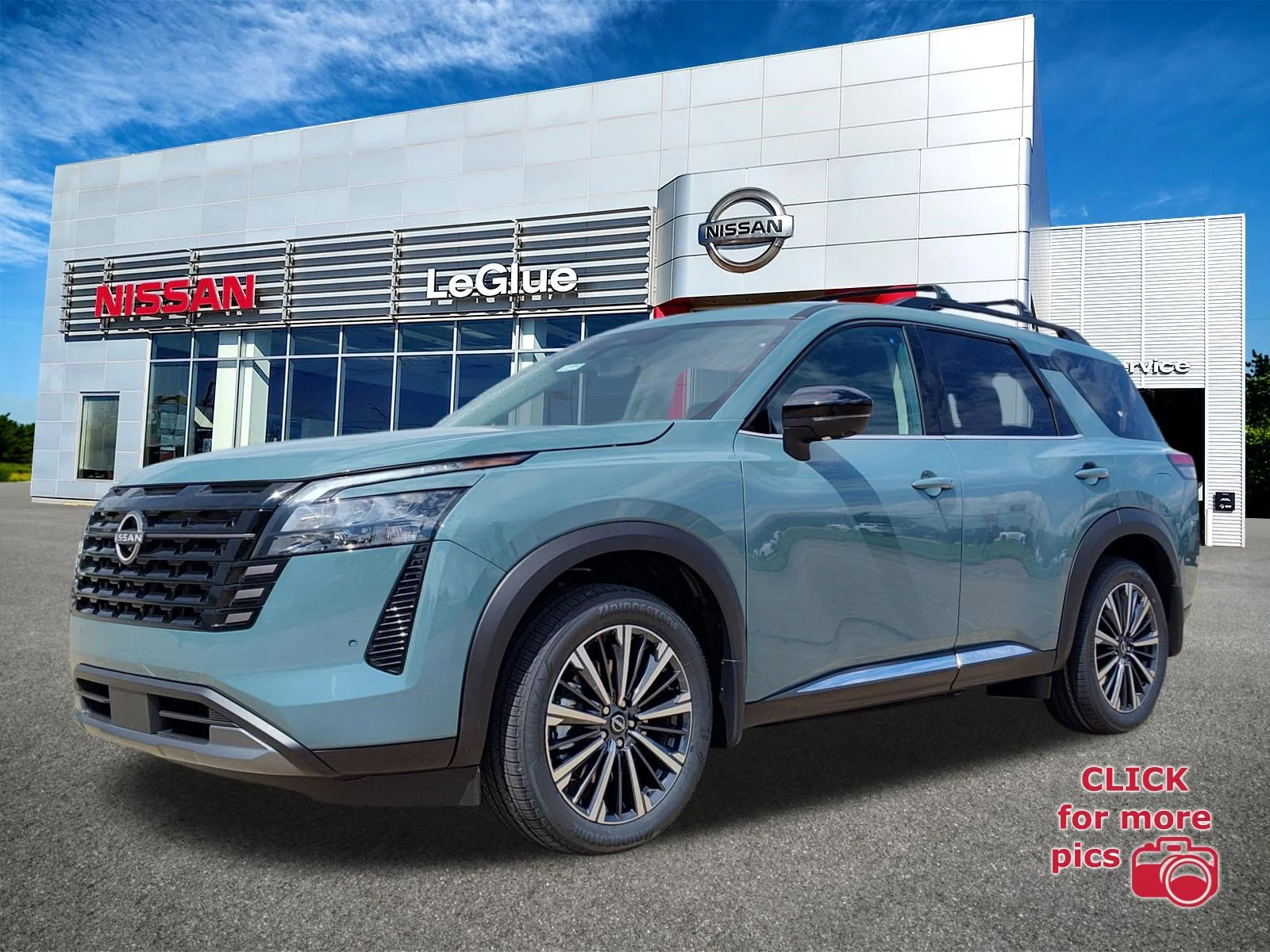 2026 Nissan Pathfinder Platinum 2WD's photo