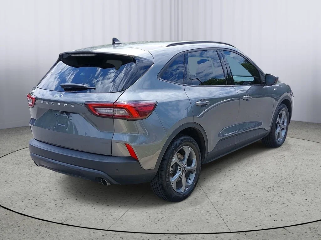 Used 2025 Gray Ford ST-Line image 3