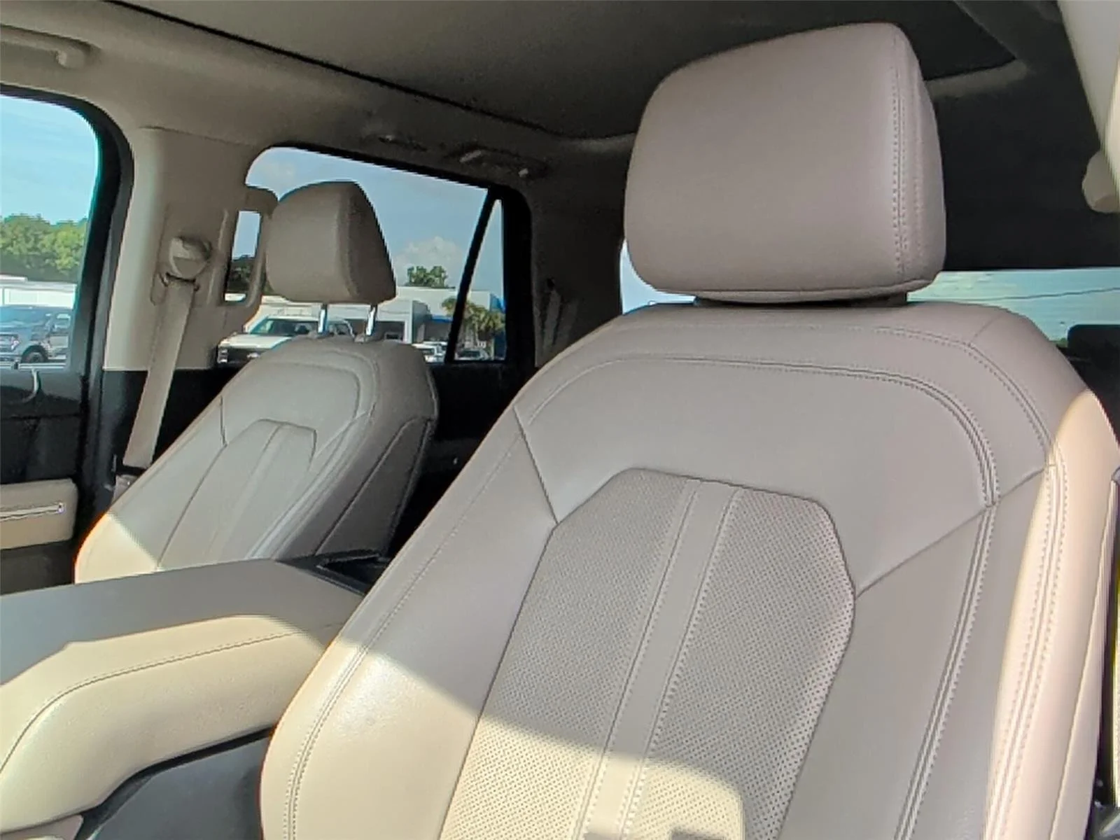 Used 2024 Oxford White Ford Limited image 12