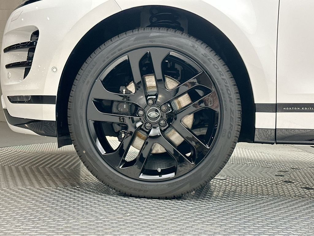 New 2026 Ostuni Pearl White Land Rover  image 5