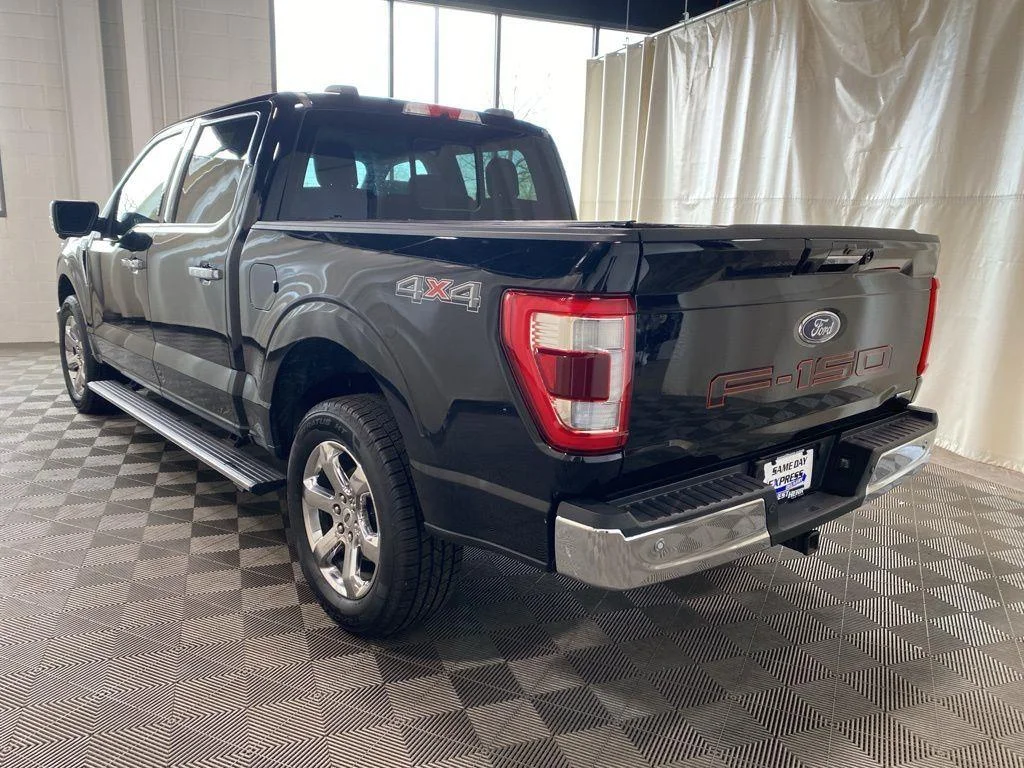 Used 2021 Black Metallic Ford LARIAT image 9