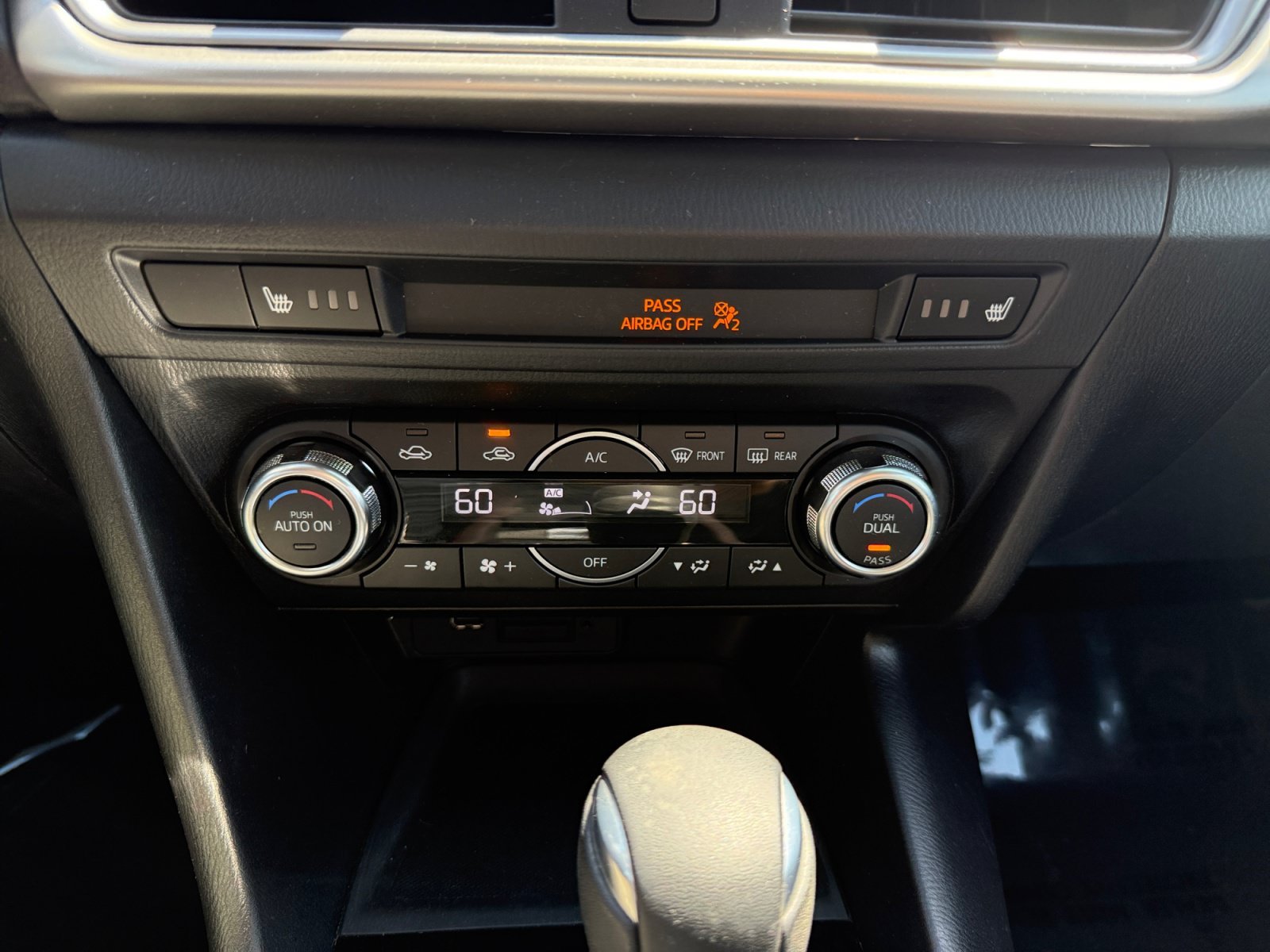 Used 2018 Snowflake White Pearl Mazda Touring image 13
